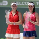 Johanna Konta( Right) and Caroline Wozniacki ( Left) with their trophies